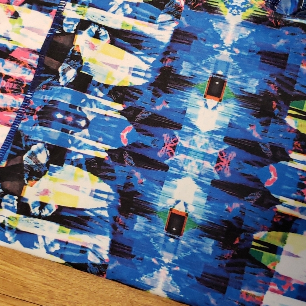 Fabletics wild pattern cropped legging size medium - image 2